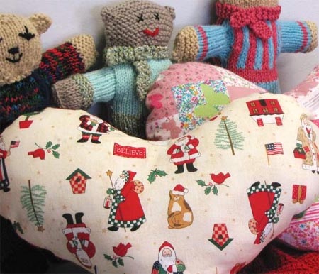 hearts-pillows-and-teddy-bears